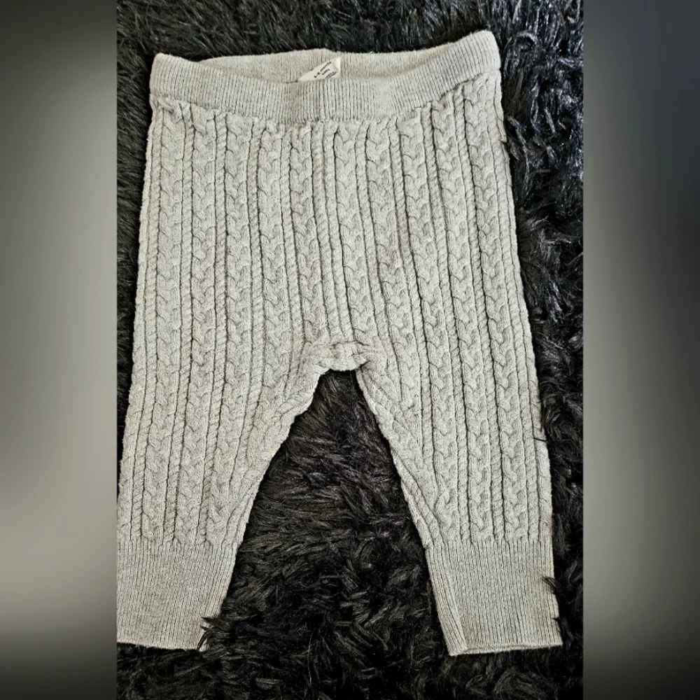 BABY Gap Cable Knit Grey Bottoms 6-9m